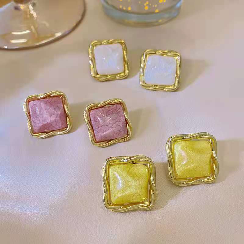 Simple Color Square Button Fashion Retro Earrings Trend display picture 1