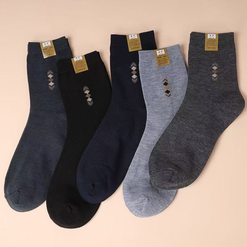 Socks for Men in Autumn and Winter, Middle-Aged and Elderly Mid-Calf Socks, Black Wear-Resistant, Deodorant, Breathable Work Socks for All Seasons, Construction Site Work