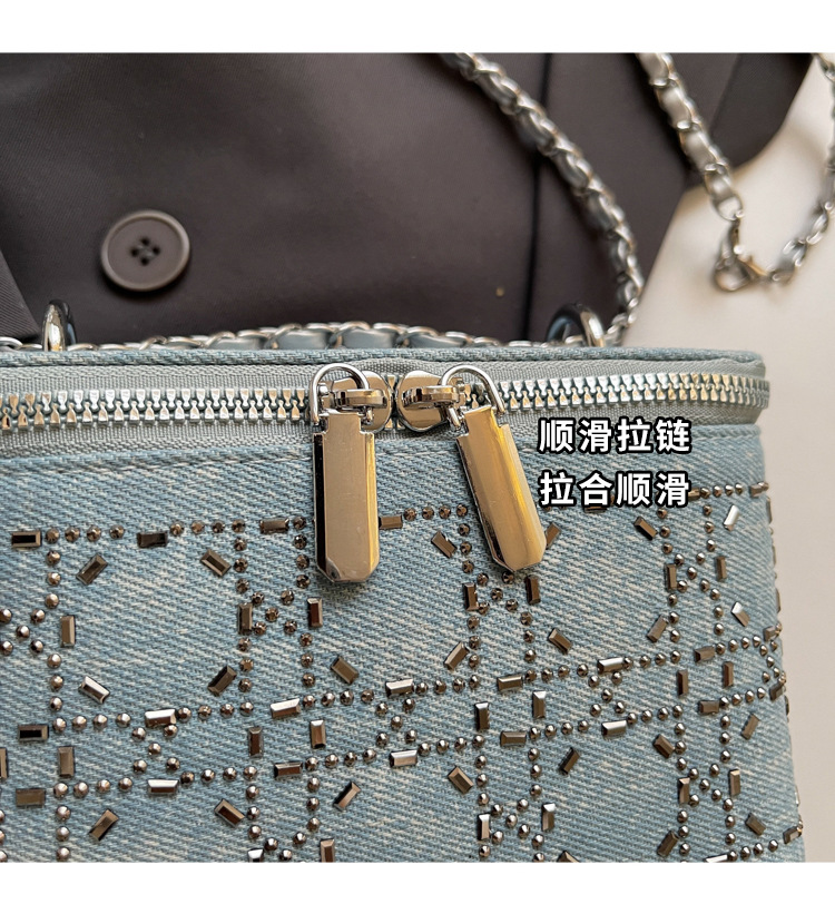The diamond-shaped chain crossbody bag for women in the summer of 2025 features a fashionable and niche design. This year, the box bucket bag is in vogue Item Picture