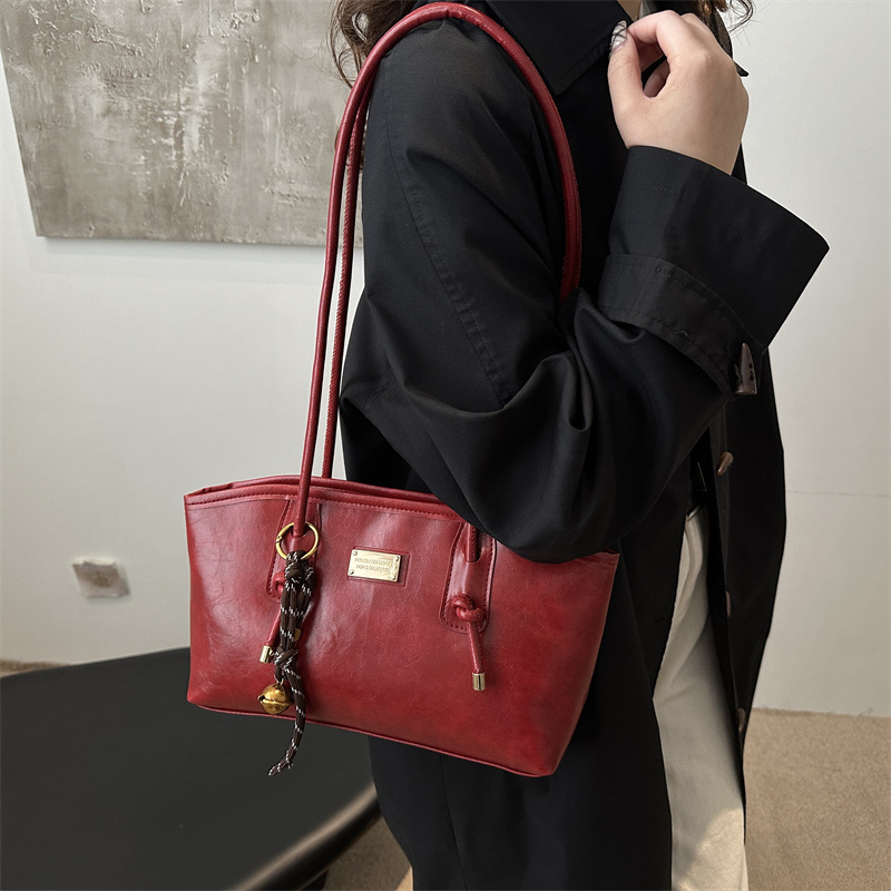 Alta sensación de viaje retro bolsas de gran capacidad para mujeres 2024 nuevo otoño invierno versátil bolsas de hombro de brazo bolsas especiales