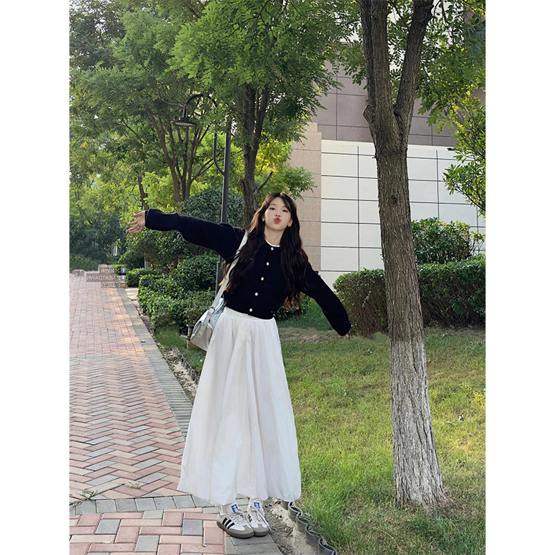 New White Half-Length Skirt Suit for Women, Early Autumn Knitted Cardigan Sweater Jacket, Complete Set with Two-Piece Set