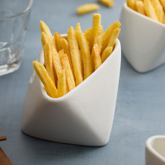 メーカーの立体的な端のポテトチップスの杯の陶磁器の料理の碗の創意の特色のホテルの食器の軽食の皿は調味料の皿をつけます。