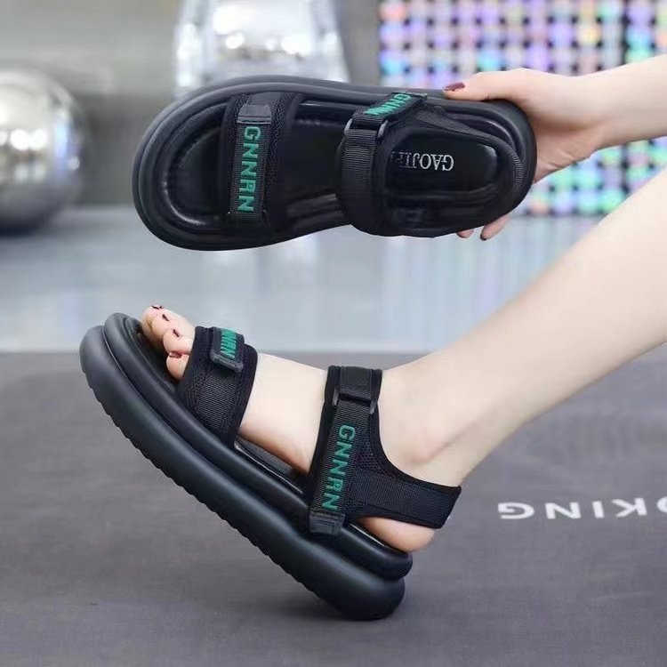 Sandalias de pan casuales de moda de alta gama para mujer 2025 verano nuevo estilo zapatos de playa con velcro de plataforma zapatos romanos