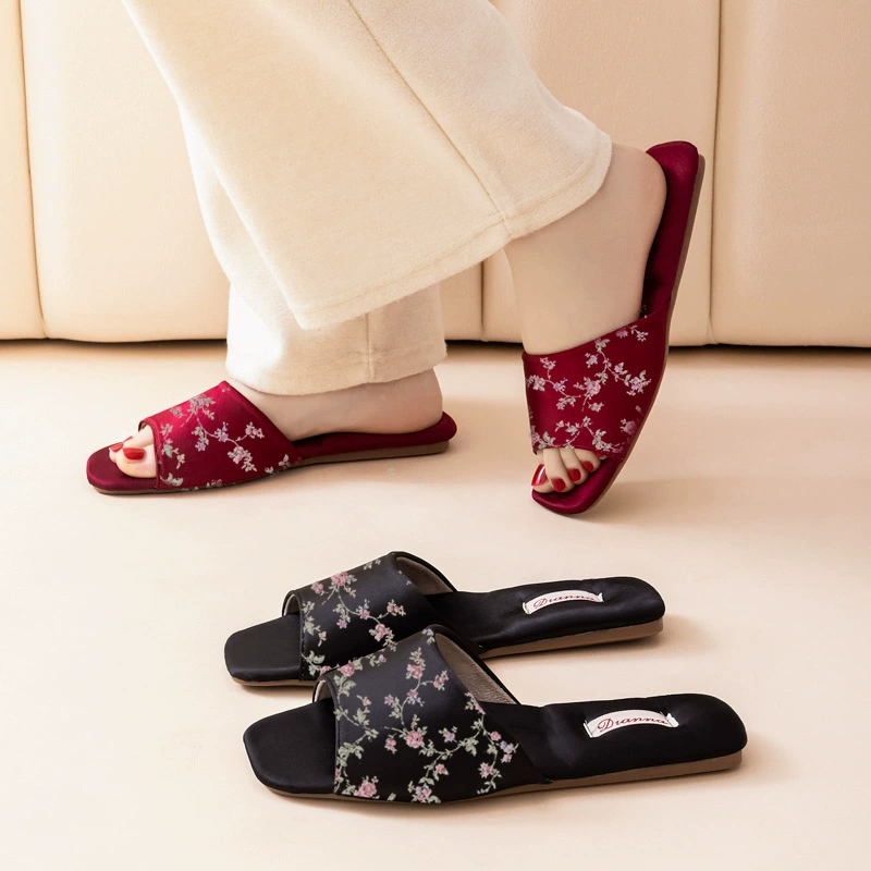 Женские домашние тапочки в пасторальном стиле с мелким цветочным принтом, лето 2025, новые универсальные и нежные элегантные сандалии