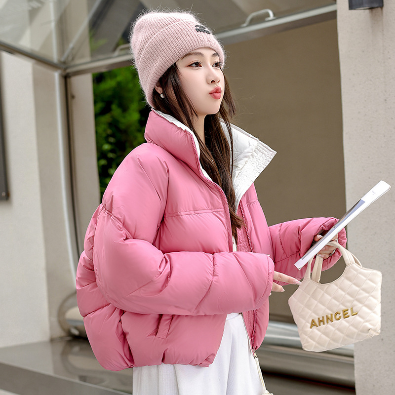 2024 nueva ropa de algodón de invierno de mujer corto cuello de algodón suelto grueso ropa de pan chaqueta de algodón de color caramelo coreano