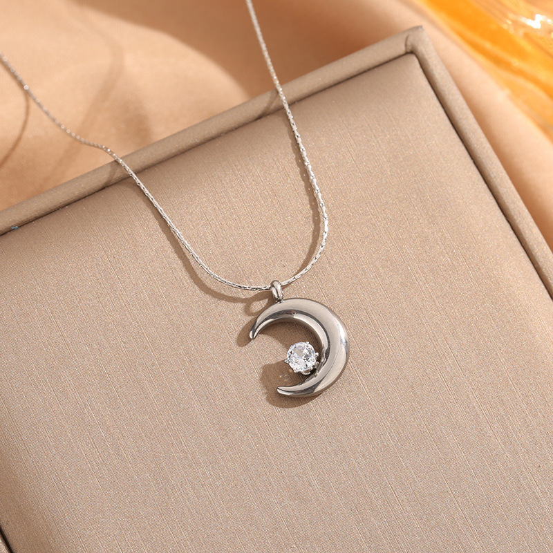 Star Moon Small Crescent Claw Diamond Light Luxury Necklace Female Non-Fading Clavicle Chain_voghion.com