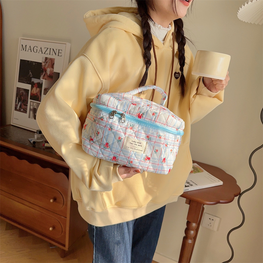 312022 Makeup bag, large-capacity storage bag for water, lotion and cosmetics, portable double-zipper toiletry bag undefined
