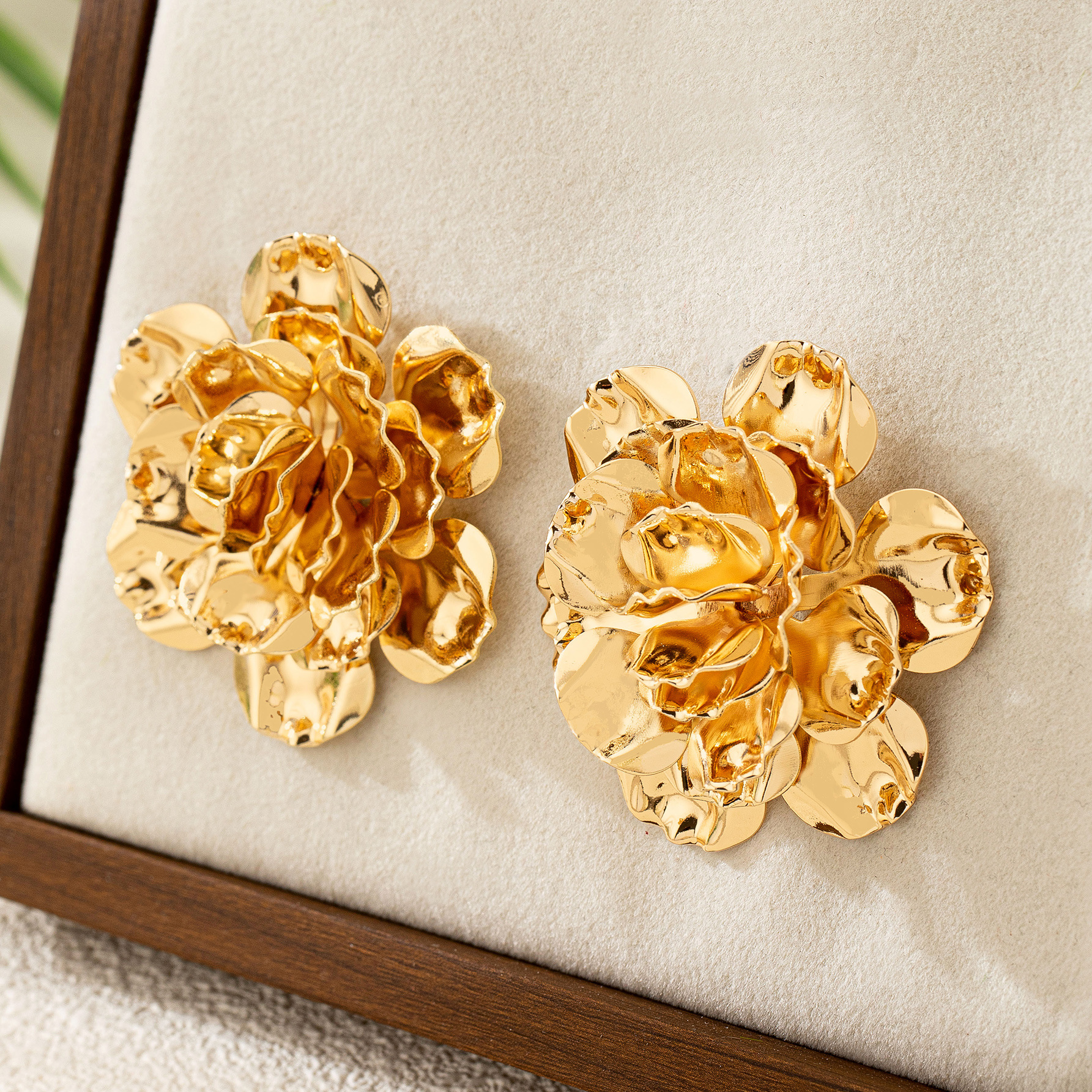 All Seasons Season Women's Gender 1 Pair Classic Style Flower Plating Alloy Ear Studs