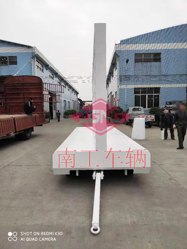 2.2吨固定式LED广告屏拖车