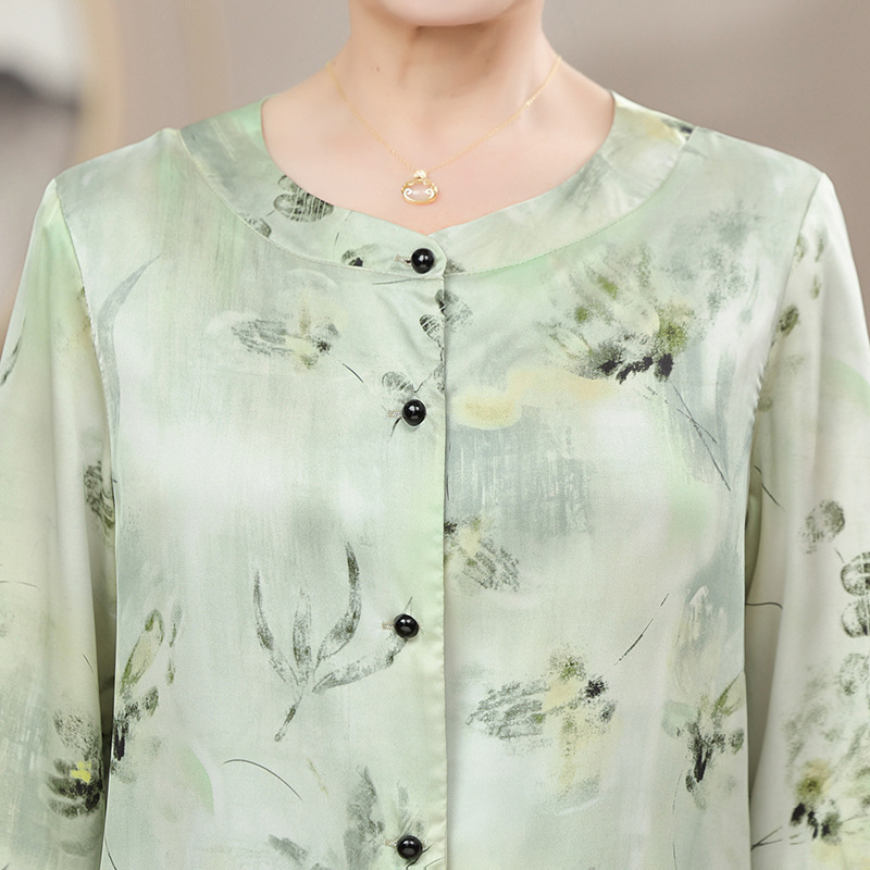 2025 new summer clothes middle-aged and elderly women's round neck shirt grandma two-piece style plus size mother suit