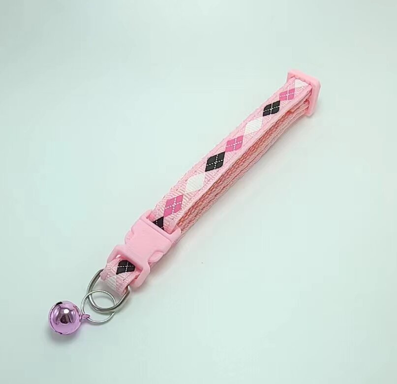Pei Chong Beibei pequeño estilo fresco estampado de diamantes collar de gato suministros para perros suministros para mascotas campana para gatos