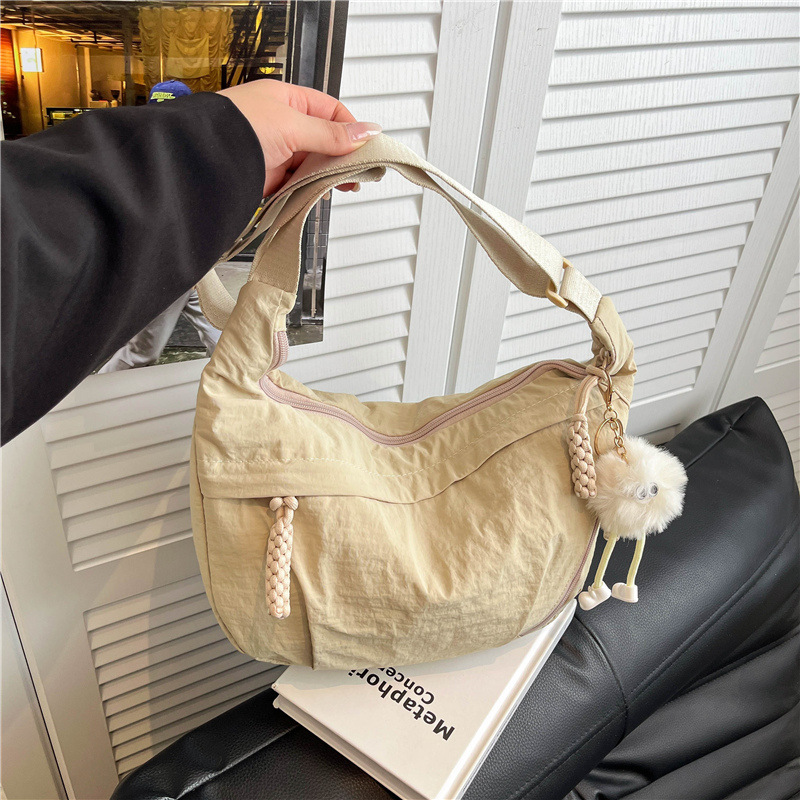新款时尚尼龙布手机包包斜跨包女百搭饺子包小众潮流休闲单肩包