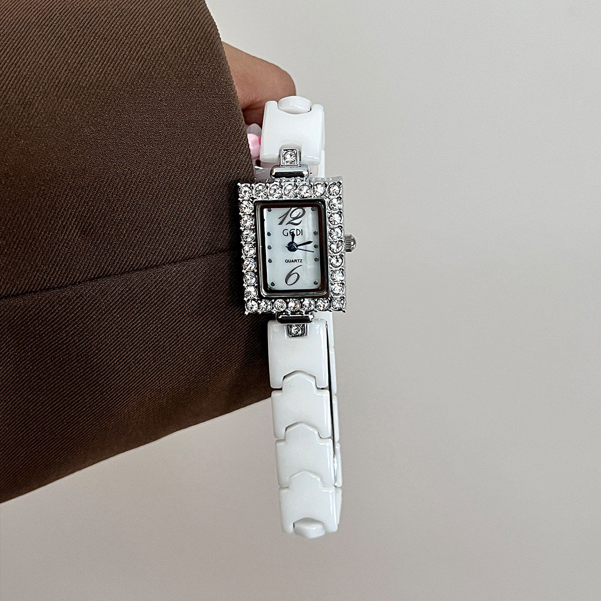 歌迪折扣款白色陶瓷表小巧精致轻盈超硬亲肤通勤高颜值石英手表