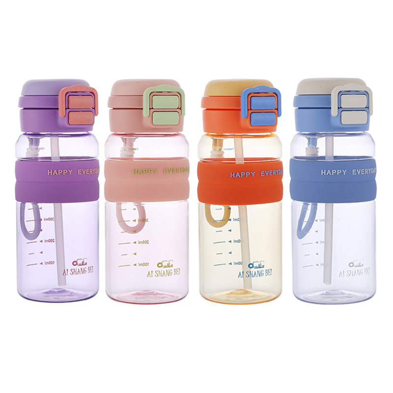 Taza de plástico portátil de gran capacidad para estudiantes de verano, nueva taza de agua antideslizante para niños, taza de paja deportiva resistente a altas temperaturas