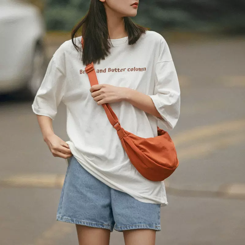 学生纯色饺子包2025新款尼龙女腰斜挎包简约轻便单肩包腋下包胸包