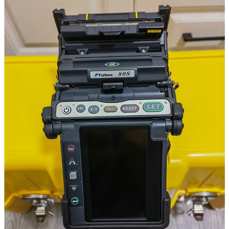 Negotiable Price for Used Japanese Fujikura 80S Fiber Optic Fusion Splicer, Very New Condition, Imported with Six Motors