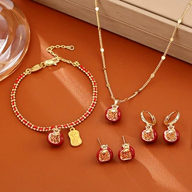 耳钉;耳环;项链