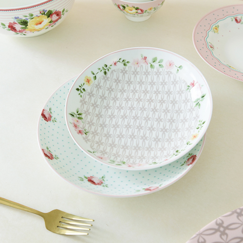 Flores románticas de alto valor de hueso de porcelana cubiertos set platos y palillos de cerámica casados nuevos platos y palillos domésticos