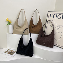 秋冬新款绒面单肩包简约纯色复古手提包大容量洋气通勤女士腋下包