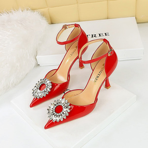 8323-K29 European and American style high heels, shallow mouthed pointed hollow sunflower water diamond buckle, straight