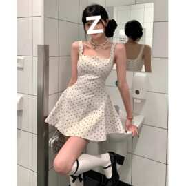 （西装面料）法式初恋少女方领吊带连衣裙女春季2026新款收腰辣妹