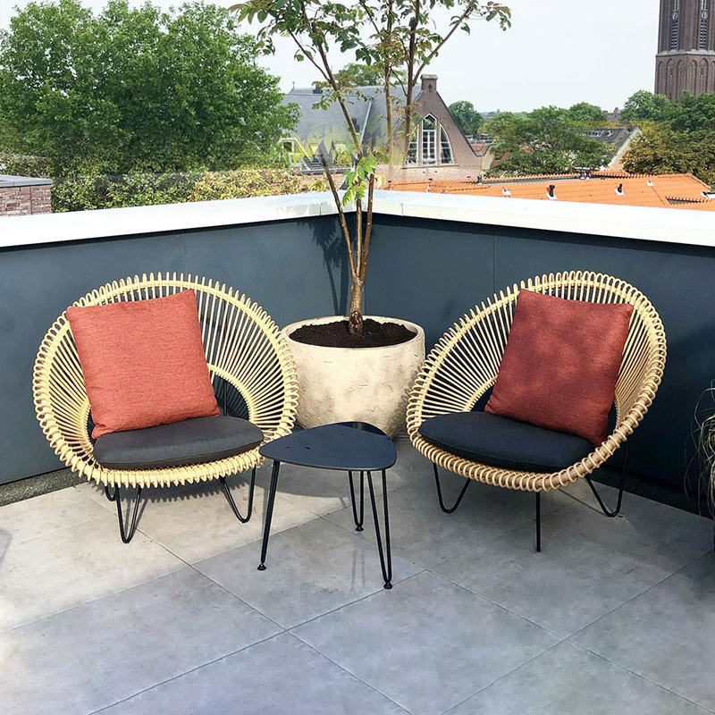 Conjunto de tres piezas de muebles de ratán para exteriores: silla, mesa de centro y sofá de ratán, para patio, balcón, jardín, estilo del Sudeste Asiático, para alojamientos.