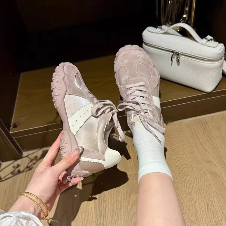 Universal GAT shoes made of soft leather with hidden heel with…