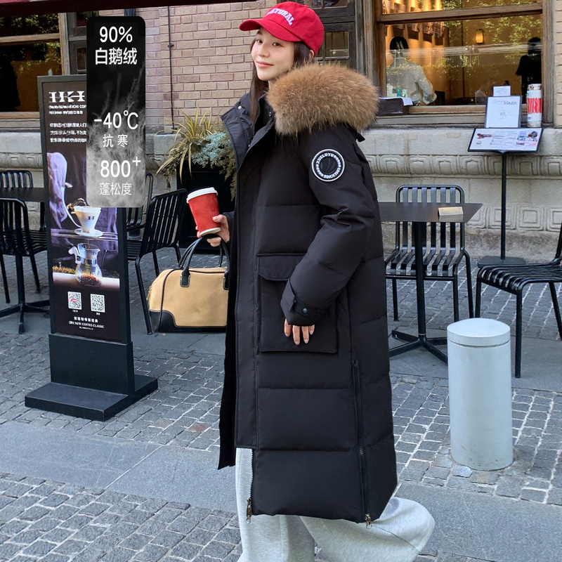 90% white goose down, extra-thick for extreme cold, suitable for outdoor wear in Northeast China, even in temperatures as low as -30 degrees Celsius, knee-length down jacket, unisex style, trendy design 90% white goose down, extra-thick for extreme cold, suitable for outdoor wear in Northeast China, even in temperatures as low as -30 degrees Celsius, knee-length down jacket, unisex style, trendy design