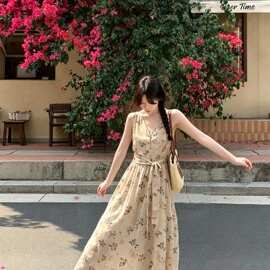 法式绝美度假风无袖碎花连衣裙女2026新款夏季海边旅游甜美背心裙
