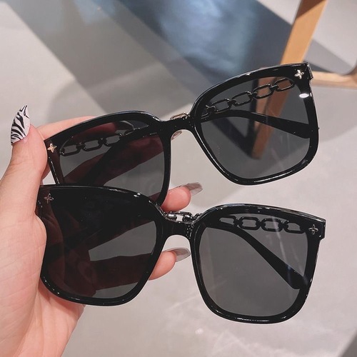 Summer  New High-End Large Frame Slimming Sunglasses, European and American Instagram Influencer Style, Sun Protection Chain Sunglasses