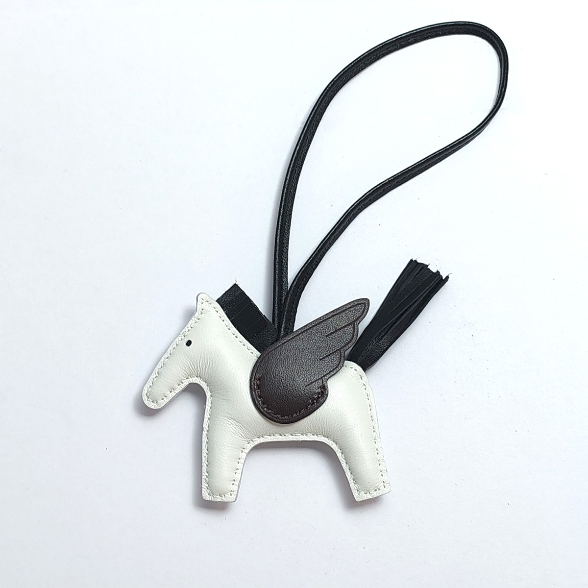 Cute Angel Little Pegasus Colgante Pit Edition H Home Colgante de bolso de caballo cosido a mano Colgante de cuero de oveja Llavero Colgante