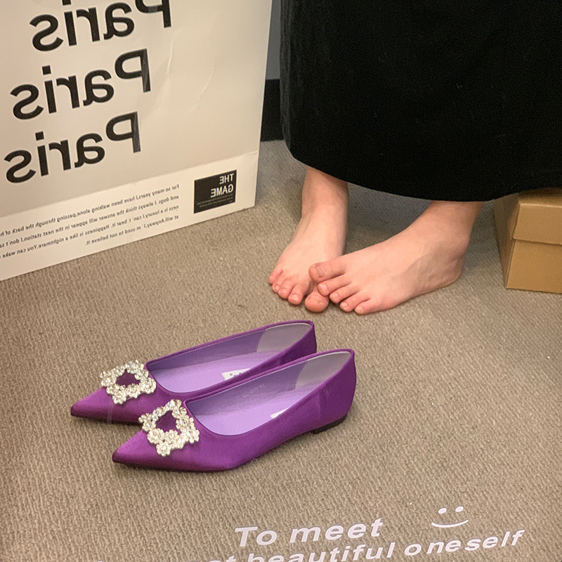 フレンチスタイルの女性用サテンシューズ、春のポインテッドトゥラインストーンスクエアバックル、スカート付きフラットシューズ|undefined