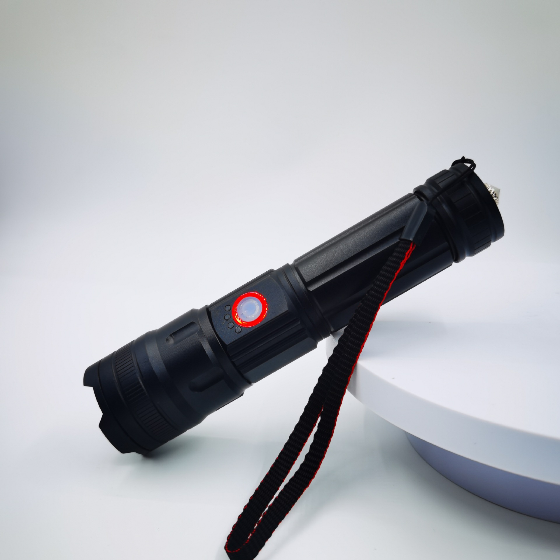 Linterna de iluminación transfronteriza luz fuerte luz linterna de largo alcance al aire libre zoom aleación de aluminio linterna láser blanco