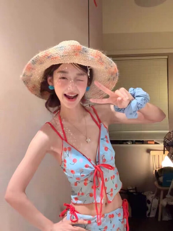 新款泳衣少女樱桃吊带四件套保守分体泳衣女比基尼小清新水上乐园|undefined