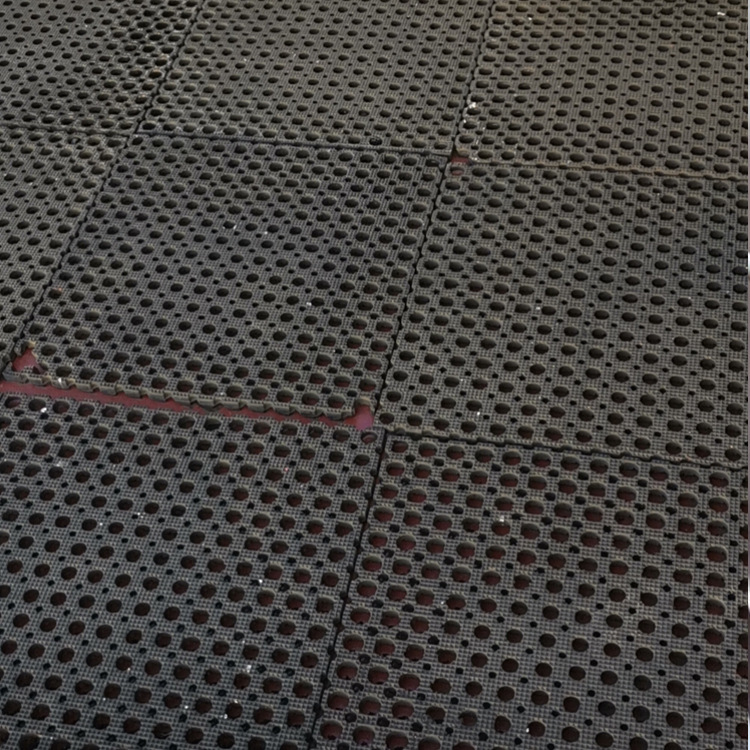 带孔橡胶垫  轮船防滑用垫 建筑行业防滑垫  云程价优