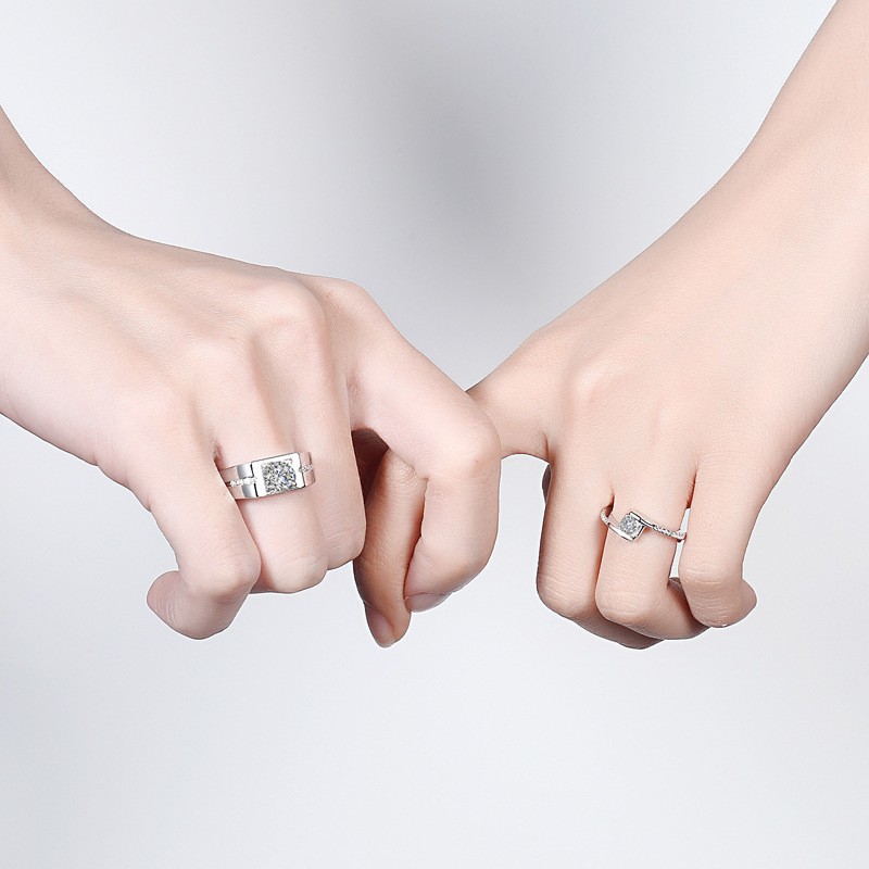 Crowning Love Couple Ring Four Prong 1 Carat Zircon Diamond Ring A Pair of Men's and Women's Wedding Rings Crown Open Pair of Rings_voghion.com