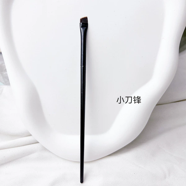 A102 Small blade brush