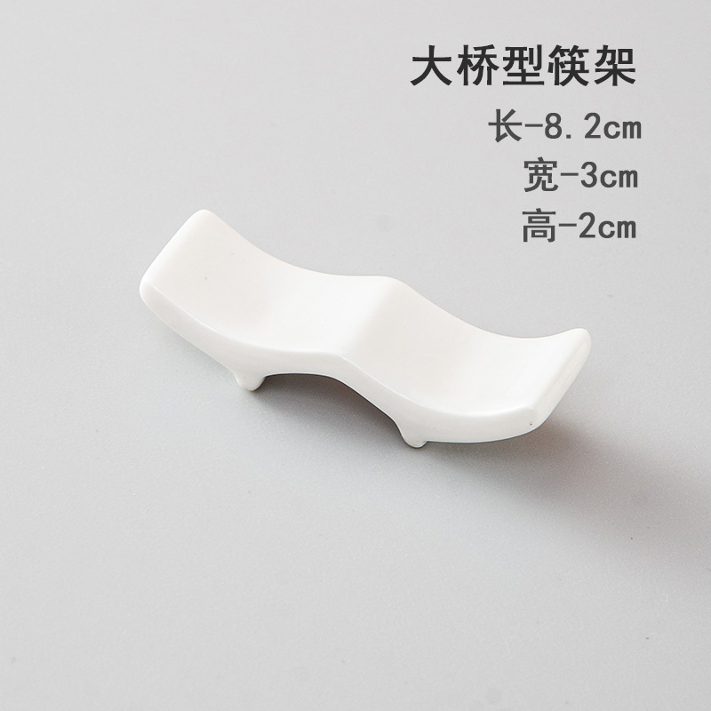 骨磁器の半円の金の辺の箸の棚のスプーンの棚はホテルに置いて箸を置いて箸の棚の箸の敷物の箸のスプーンの棚を置きます。|undefined