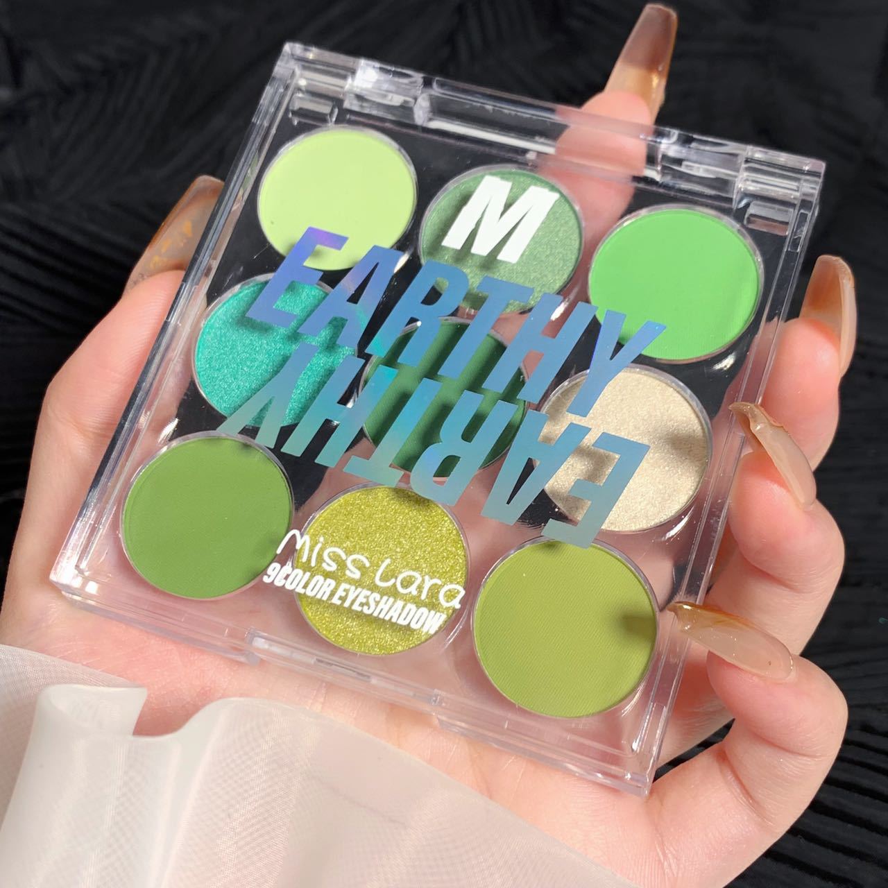 Miss lara's nine-color eyeshadow is naturally not prone to pearlescent smudging, with a matte macaron transparent box eyeshadow palette undefined