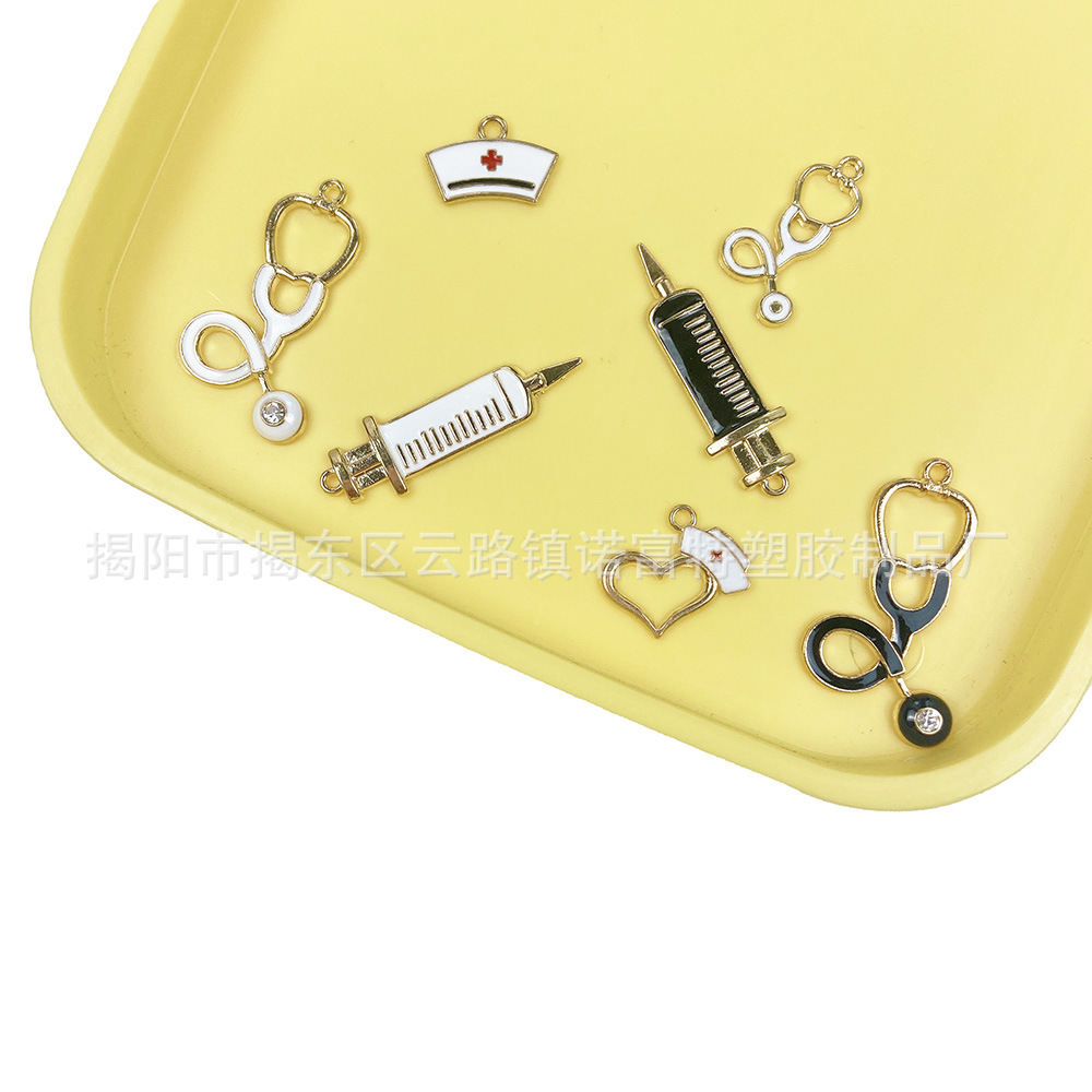Zapatos agujero joyería DIY pulsera collar de aleación goteo aceite colgante jeringa aparato médico estetoscopio Accesorios