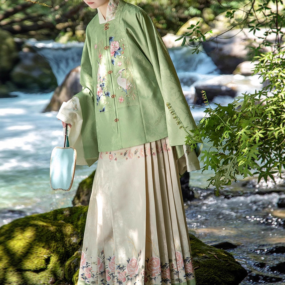 Shanggongyu Yizhou White Egret Ming Dynasty Hanfu Floral Embroidery Square Collar Double-Breasted Patchwork Jacket Cross-Collar Robe with Horse-Faced Skirt and Long Sleeves