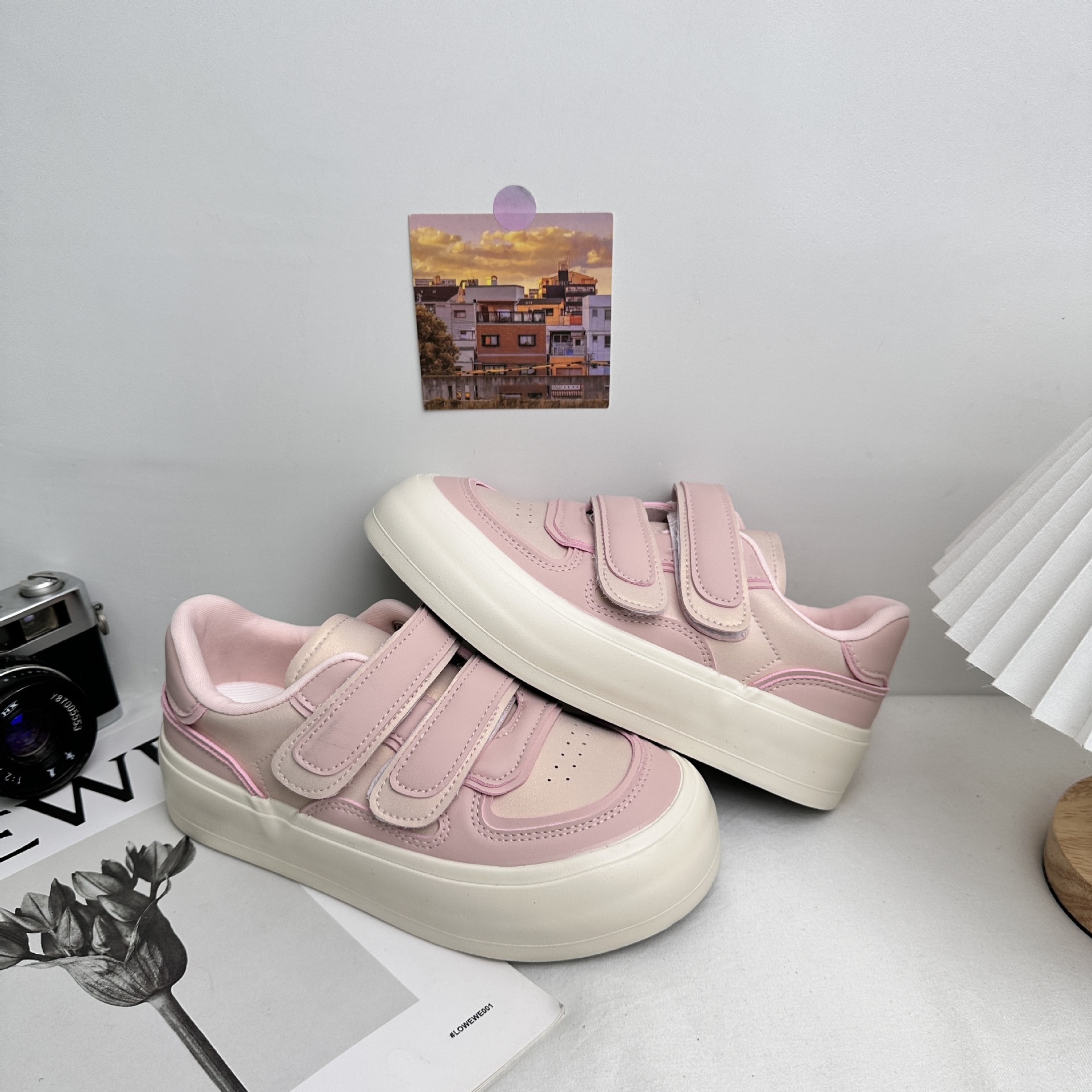 6622 plantilla de látex Velcro plataforma zapatos blancos zapatos de mujer cuero todo fósforo 2025 nuevas zapatillas de deporte casuales de primavera
