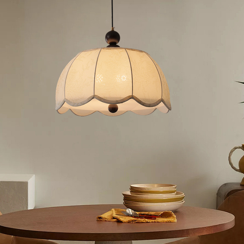 Nuevo estilo chino lámpara de dormitorio candelabro estilo francés Nanyang tela impresa lámpara de estudio estilo antiguo lámpara de comedor de nuez