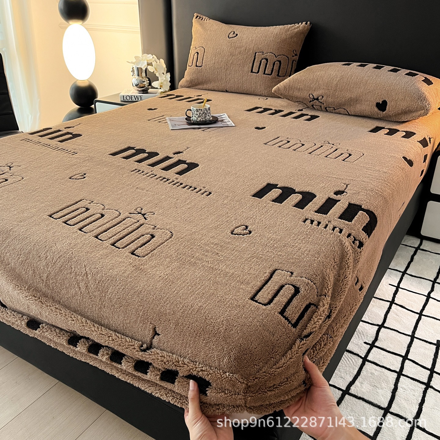 Letter Simple Cloud Velvet Fitted Sheet Bed Cover Single Piece All-Inclusive Thickened Warm Plush All-Inclusive Mattress Protector