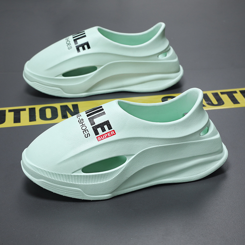 Nuevos zapatos con agujeros para hombres verano 2025 nuevo uso exterior antideslizante, desodorante, pisando mierda, sandalias de playa deportivas de plataforma para hombres