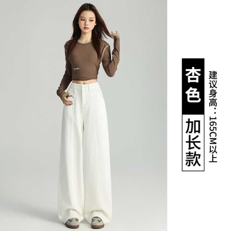 春と秋のカレー色のストレートジーンズの女性のゆったりとしたレトロなハイウエストはやせています。|undefined