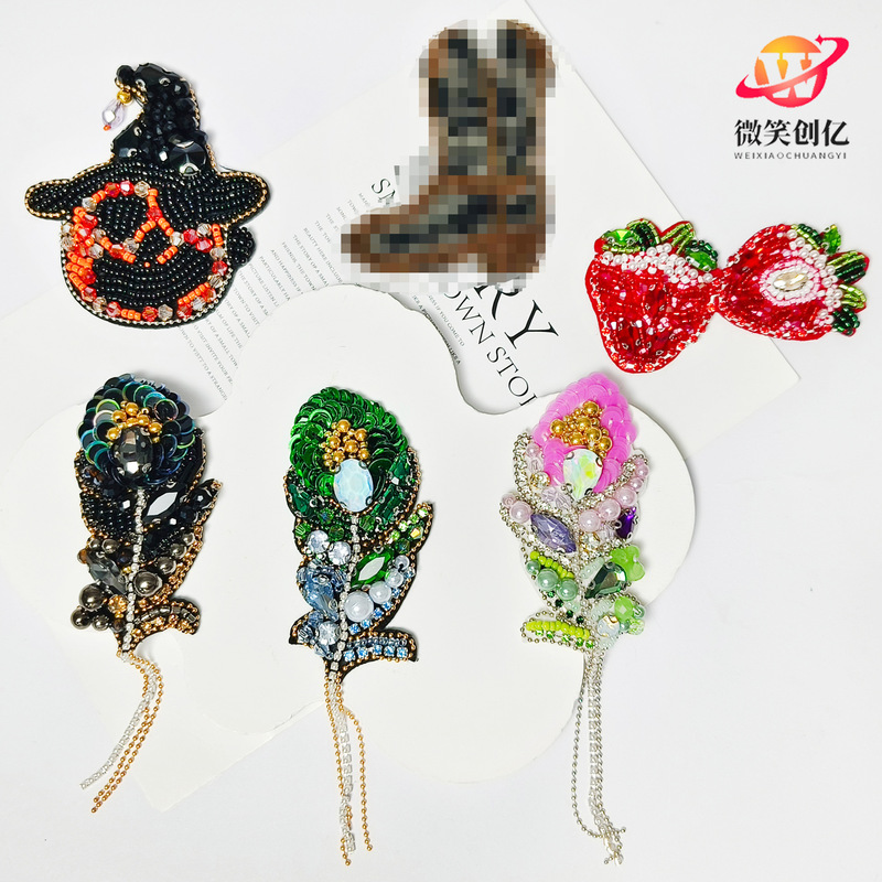 New Handmade Strawberry Flower Beaded Fabric Patches for Bags, Phone Cases, Clothing Decoration, DIY Fabric Patches