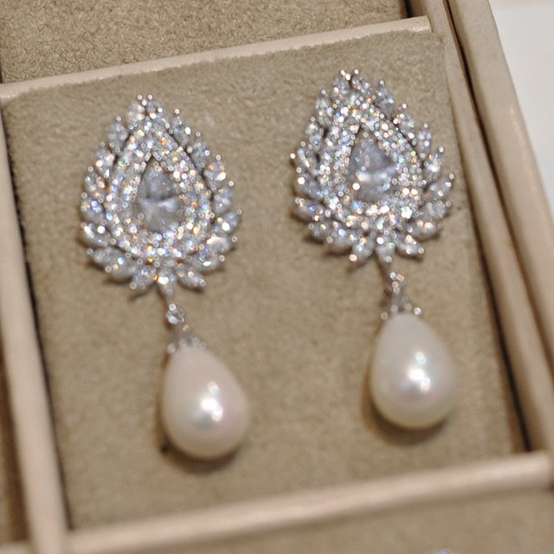 Élégant Luxueux Dame Géométrique Perle D'imitation Le Cuivre Incruster Zircon Femmes Boucles D'oreilles display picture 3