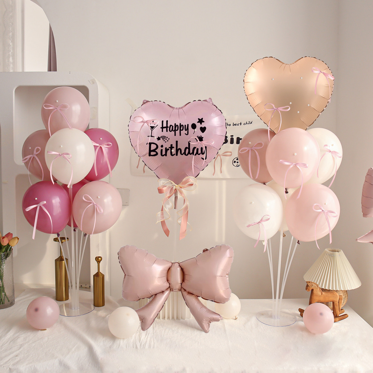 Propuesta de matrimonio decoración de globos de cumpleaños en línea mesa flotante de globos de columna de soporte set de diseño de fiesta fondo de fotografía