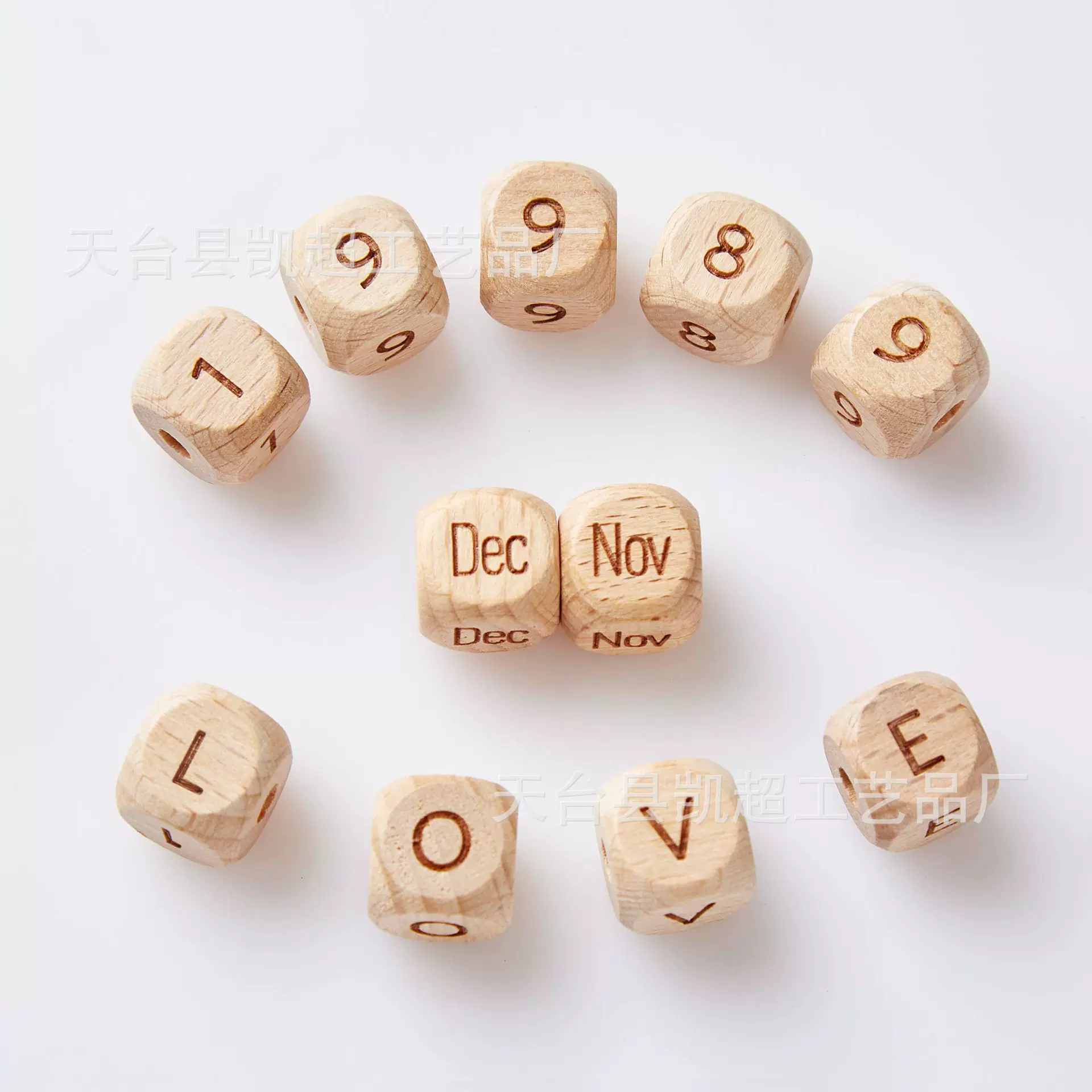 12mm榉木字母珠26字母DIY奶嘴链牙胶配件0-9数字骰子方块珠批发